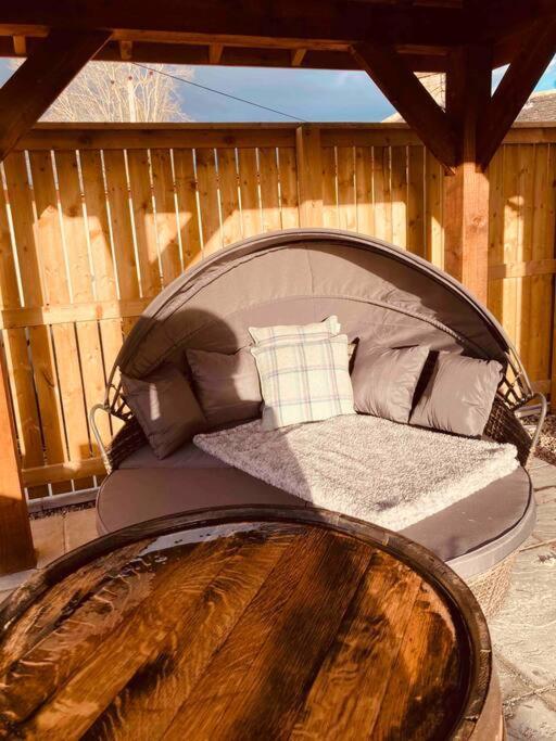 'Wardlaw View' Luxury Studio Apartment With Stunning View Kirkhill Kültér fotó