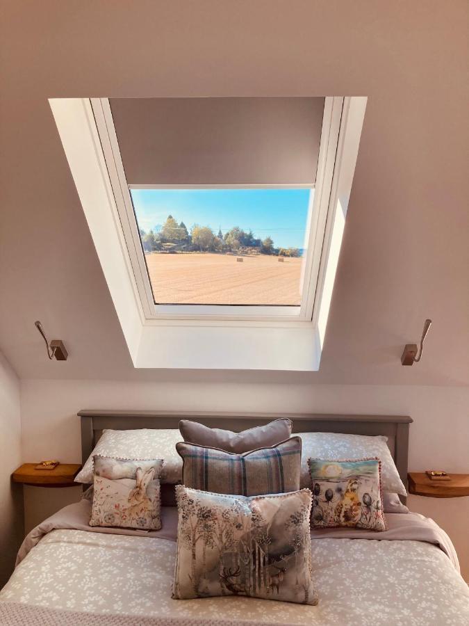 'Wardlaw View' Luxury Studio Apartment With Stunning View Kirkhill Kültér fotó